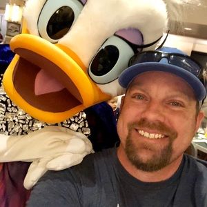 Meet your Posher, Dennis